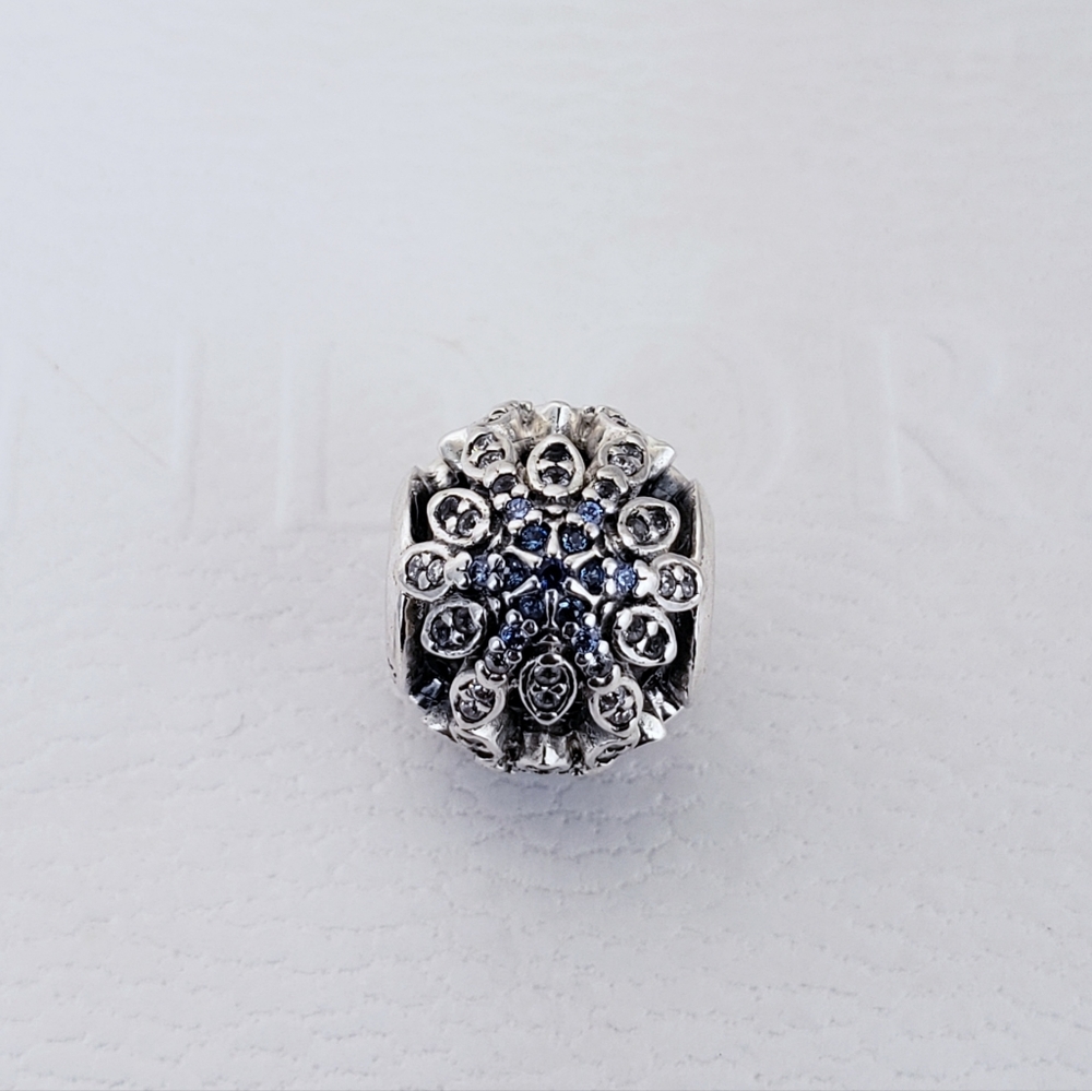 ❄️ Authentic Pandora⭐️RETIRED⭐️ SNOWFLAKE CHARM